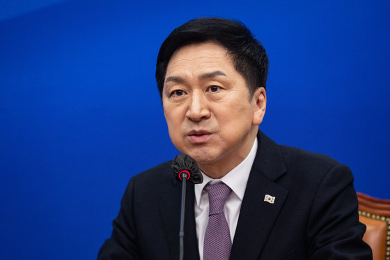 김기현 국민의힘 대표가 15일 오전 서울 여의도 국회에서 이재명 더불어민주당 대표와 만나 모두 발언을 하고 있다. 2023.3.15 뉴스1