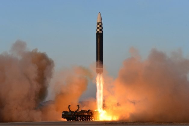 북한 화성-17형 대륙간탄도미사일(ICBM) 발사 훈련. (평양 노동신문=뉴스1)