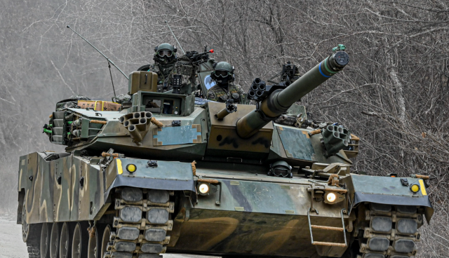 미군 대대급 부대가 최초로 참가한 육군과학화전투훈련장에서 진행 중인 FS/TIGER 한미 연합 KCTC 훈련에서 K1전차가 기동하고 있다. 육군 제공