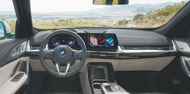 BMW의 첫 소형 순수전기 SAV 모델 ‘뉴 iX1’.