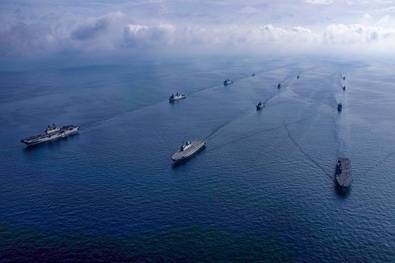 2023 쌍룡훈련에 참가 중인 한미 해군 상륙기동부대가 지난 21일 경북 포항 근해에서 호송작전을 펼쳤다. 해군 제공 2023.3.22 뉴스1