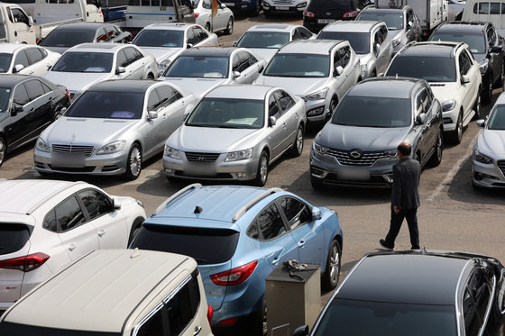 5일 서울 시내 한 중고차 시장에 판매를 위한 중고차들이 주차돼 있다. 2022.4.5/뉴스1 ⓒ News1