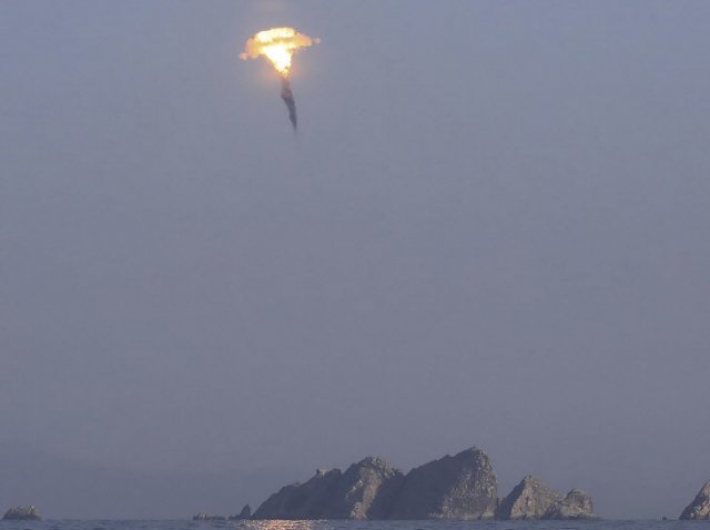 28일 북한 조선중앙통신이 ‘핵 습격’ 상황을 가정해 핵탄두를 500m 상공에서 공중 폭발시키는 시험을 27일 진행했다고 보도했다. AP 뉴시스