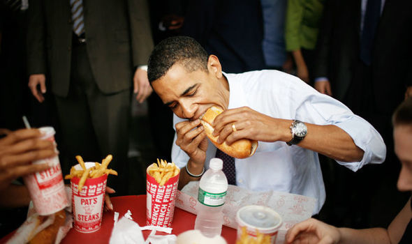 대선 유세 때 레스토랑에 들러 핫도그와 프렌치프라이를 먹고 있는 버락 오바마 대통령. 백악관 홈페이지