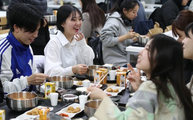 천원의 아침밥' 예산 2배로 늘린다…대학생 150만명 혜택｜동아일보
