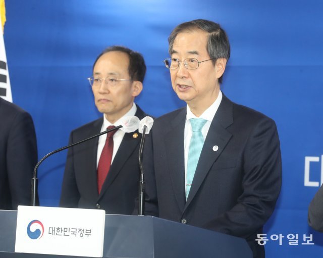 ‘양곡법’담화 발표하는 총리 한덕수 국무총리가 29일오후 정부서울청사에서 더불어민주당이 최근 강행 처리한 양곡관리법 개정안 관련 담화문을 발표하고 있다. 김동주 기자 zoo@donga.com