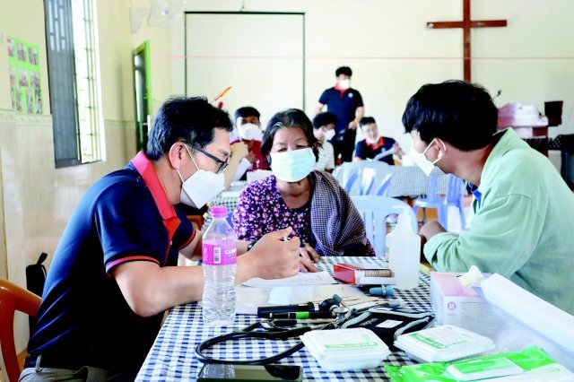2022년 9월 캄보디아 해외 선교 깜뽕스프 끄랑뜨로앗 교회에서 진행된 의료봉사 모습.