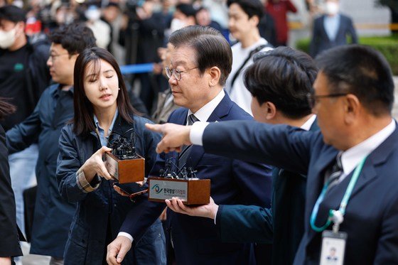 이재명 대표가 31일 오전  서울중앙지법에서 열리는 공직선거법 위반 혐의 공판에 출석하고 있다. (공동취재) 2023.3.31/뉴스1