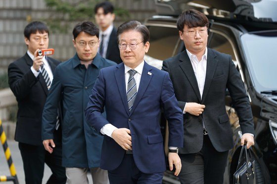 이재명 대표가 31일 오전 서울중앙지법에서 열린 공직선거법 위반 혐의 공판에 출석하고 있다. 사진공동취재단