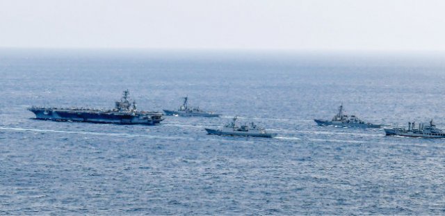 한미 해군은 3월 27일 제주 남방 공해상에서 연합 해상훈련을 실시했다. [해군 제공]