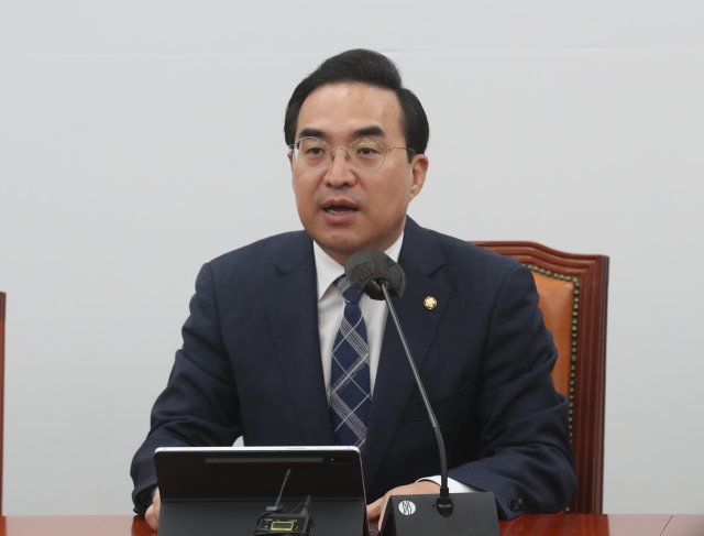 더불어민주당 박홍근 원내대표가 6일 서울 여의도 국회에서 열린 정책조정회의에서 모두 발언을 하고 있다. 뉴스1