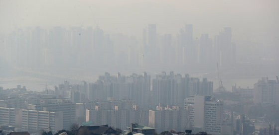 6일 오전 전북 중부권역에 내려졌던 초미세먼지 주의보가 경보로 격상됐다./뉴스1