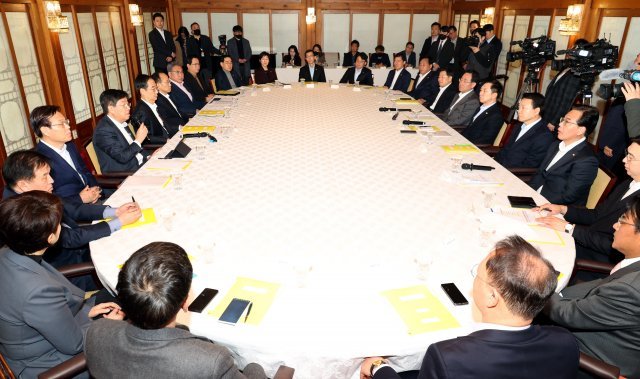 김대기 대통령비서실장이 19일 오후 서울 종로구 삼청동 총리공관에서 열린 고위당정협의회에서 발언을 하고 있다. (공동취재) 2023.3.19/뉴스1 ⓒ News1
