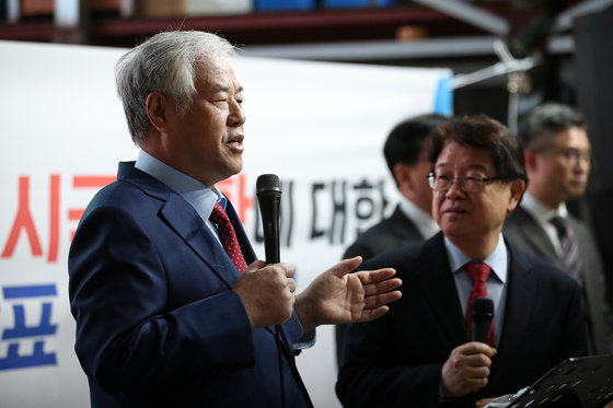 전광훈 사랑제일교회 목사가 10일 오전 서울 성북구 사랑제일교회에서 국민의힘 내부분열 사태와 현 시국 상황에 대한 입장 발표 긴급기자회견을 하고 있다. 2023.4.10/뉴스1