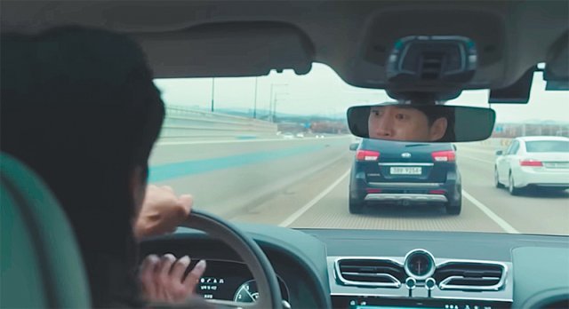 드라마 ‘더 글로리’에서 전재준이 앞차를 향해 욕하는 장면을 “카니발. 너무 예뻐”라고 바꾼 ‘와∼ 저 차 좋아보인다’. 유튜브 채널 유준호 캡처