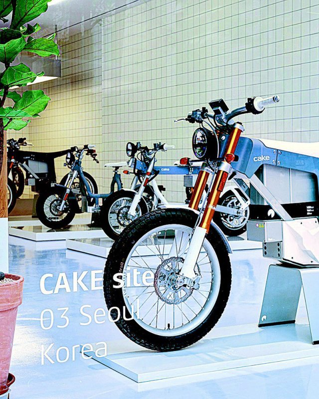 스웨덴 전기 바이크 브랜드 CAKE가 8일 전 세계에서 3번째로 서울 강남구 압구정동에 플래그십 스토어를 오픈했다. 코오롱모빌리티그룹 제공