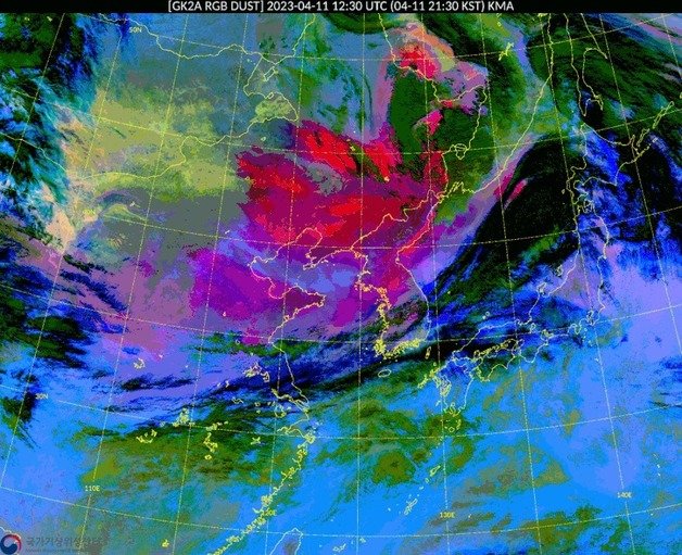 11일 오후 9시부터 12일 오후 9시까지 천리안위성 관측 황사영상 (기상청 제공) 뉴스1