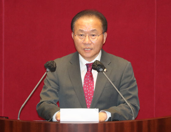 윤재옥 국민의힘 원내대표가 13일 오후 서울 여의도 국회 본회의장에서 열린 제405회국회(임시회) 제4차 본회의에서 운영위원장 당선 인사말을 하고 있다. 2023.4.13/뉴스1 ⓒ News1