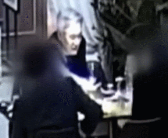 정철승 변호사가 지난달 27일 A 씨, 지인과 술자리를 가졌던 서울 서초구의 한 술집 내부 CCTV 영상. TV조선 유튜브 캡처