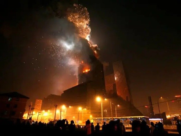 18일 중국 베이징의 한 병원에서 화재가 발생해 환자 21명이 숨졌다.(트위터 갈무리)