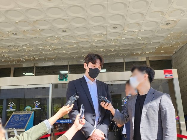 프로배구 OK금융그룹 선수 조재성(28)이 남부지법에 출석한 모습. 뉴스1