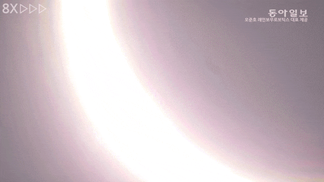 일식이 완성되는 장면. 타카하시 MEWLON-180C 망원경에 레인보우로보틱스 RST-135E 마운트하여 파나소닉 GX85로 촬영. 8배속.