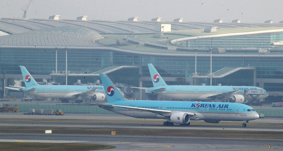 인천국제공항 제2여객터미널 계류장에 대한항공 여객기가 이륙 준비를 하고 있다. 2022.9.29 뉴스1
