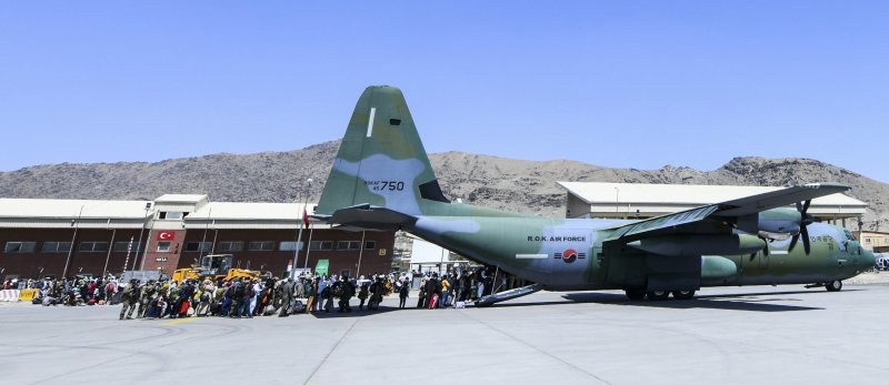 공군 C-130J 수송기. 공군 제공
