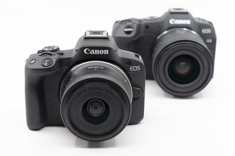 캐논 EOS R50은 작고 가벼운 일상용 카메라를 추구하는 경우에 좋다. 출처=IT동아