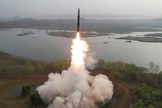 북한 대륙간탄도미사일(ICBM) ‘화성-18형’. (평양 노동신문=뉴스1)