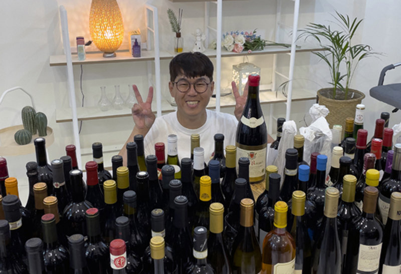 양갱은 자신을 통해 더 많은 사람들이 와인과 함께 삶을 즐겼으면 좋겠다고 말했다_출처 : Yanggang Wine TV