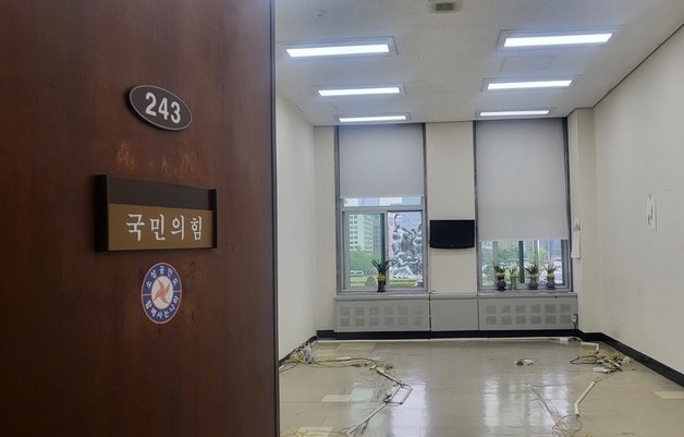 20일 서울 여의도 국회 국민의힘 당 대표실이 이전을 위해 정리되고 있다. ⓒ News1