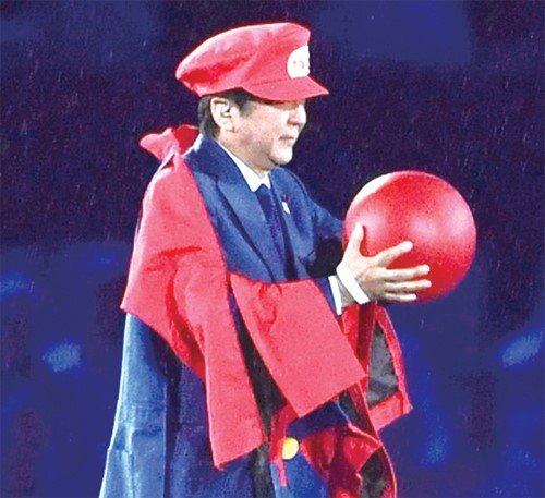 리우 올림픽 폐회식에서 ‘슈퍼마리오’ 복장을 한 아베 일본 전 총리