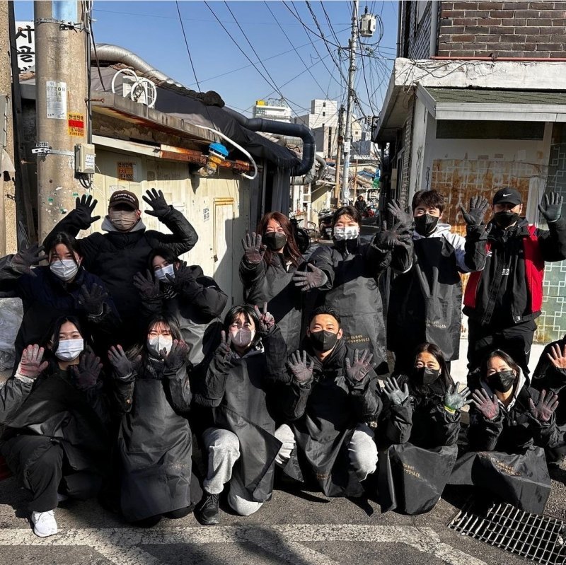 함께 연탄봉사를 진행한 김밥순례 1기 모임.김밥집 제공