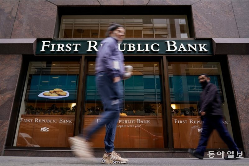 38년 역사의 미국 14위 은행 퍼스트리퍼블릭이 1일 JP모건에 인수돼 역사 속으로 사라지게 됐다. 미국 은행 사상 파산 규모 2위를 기록했다. AP 뉴시스 