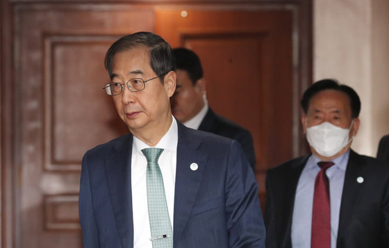 한덕수 국무총리가 20일 오전 서울 종로구 세종대로 정부서울청사에서 열린 국정현안관계장관회의에 참석하고 있다. 2023.4.20/뉴스1