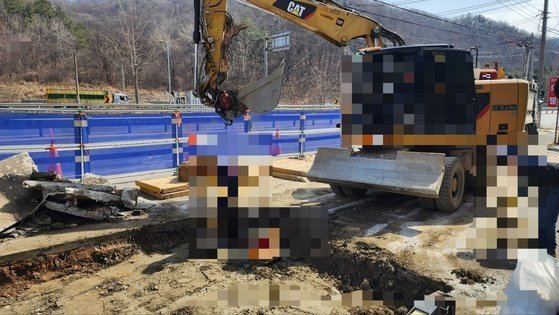 땅굴을 메꿔 복구하고 있는 관계 기관들. 대전 경찰청 제공