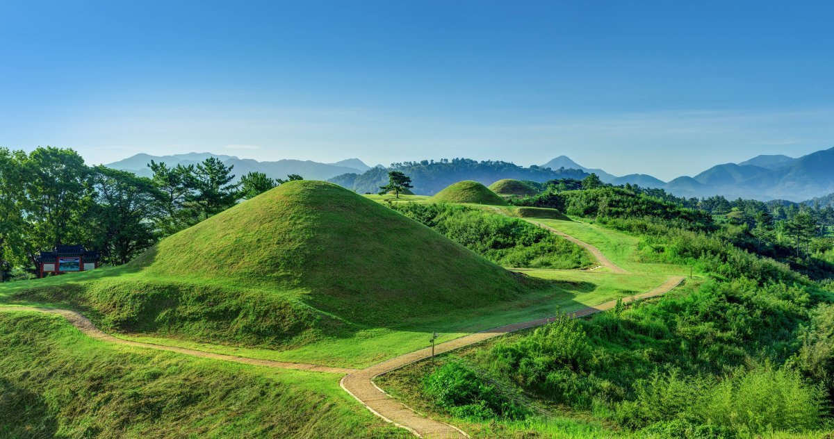 경남 함안군 ‘말이산고분군’ 전경. 이곳을 포함해 7개  지역의 가야고분군이 유네스코 세계문화유산에 등재될 것으로 전망된다. 문화재청 제공