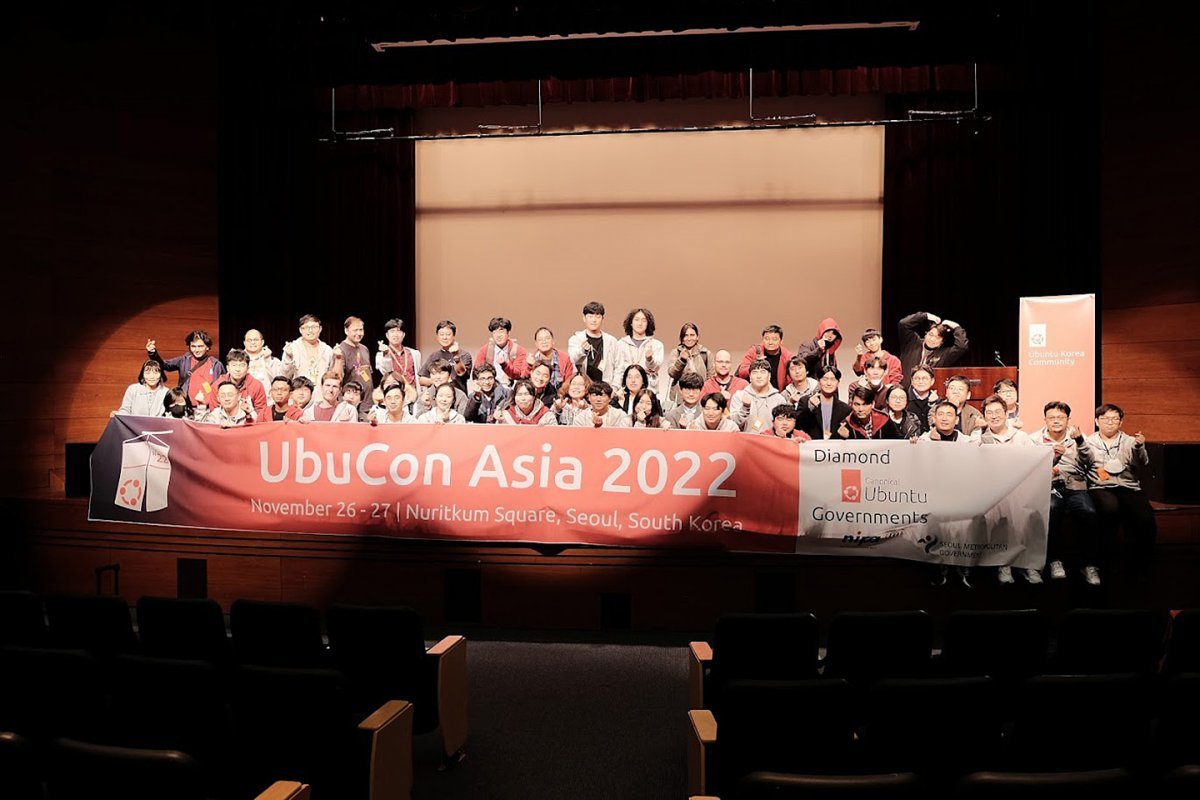 우부콘 아시아 2022(UbuCon Asia 2022) 단체 사진. 출처=우분투 한국 커뮤니티