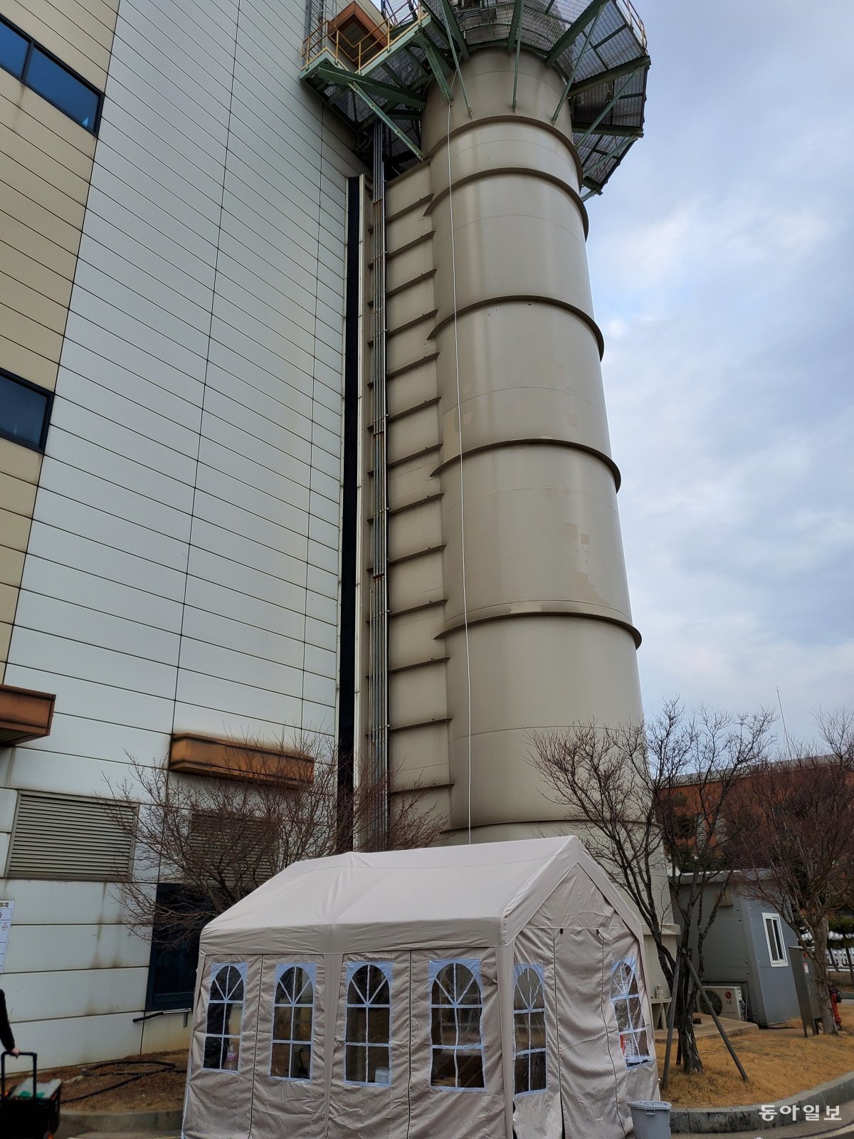 지난해 1월 인천 송도신도시에 냉난방을 공급하는 인천종합에너지에서 이산화탄소 포집 겸 리튬 추출을 실증시험하는 모습.  에코알엔에스 제공