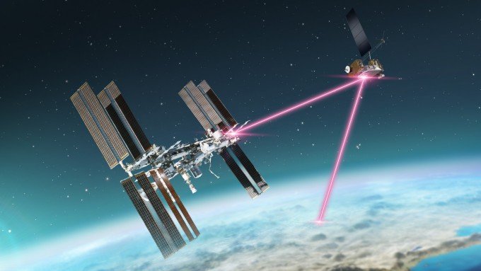 미국항공우주국(NASA)이 구상하고 있는 우주 레이저 광통신 시스템의 상상도. NASA 제공