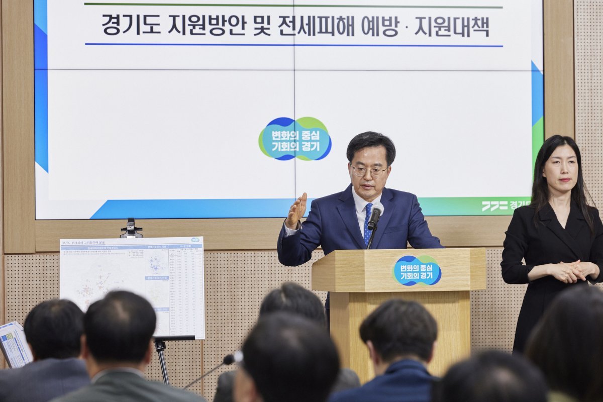 김동연 경기도지사가 11일 오후 경기도청 브리핑룸에서 전세 피해 관련 정책에 대해 기자회견을 하고 있다. 경기도 제공