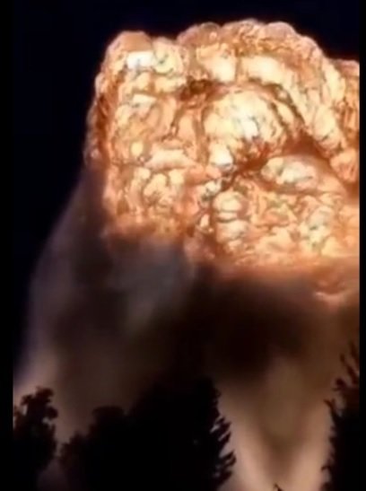 As a huge 'mushroom cloud' soared over Gomelnytsky, western Ukraine, where a large-scale explosion occurred due to a Russian drone strike, concerns were raised about the possibility of a 'depleted uranium bomb leak', centered on some.  twitter capture