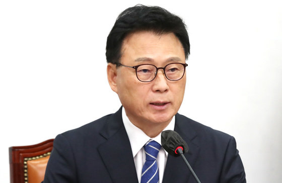 박광온 더불어민주당 원내대표가 17일 오전 서울 여의도 국회에서 열린 확대간부회의에서 모두발언을 하고 있다. 2023.5.17. 뉴스1