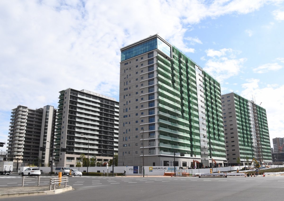 분양 경쟁률 최대 266 대 1을 기록한 일본 도쿄의 ‘하루미 플래그’ 아파트. 2020 도쿄올림픽 선수촌으로 쓰인 이 아파트는 분양가가 최고 31억 원이 넘고 대중교통 접근성이 떨어지는 데도 큰 인기를 끌고 있다. 아사히신문 제공