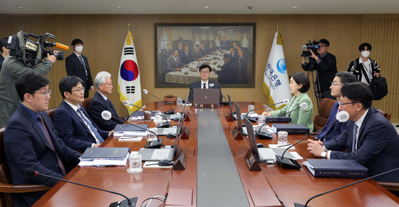이창용 한국은행 총재가 지난달 11일 금융통화위원회를 주재하고 있다. (자료사진) /뉴스1