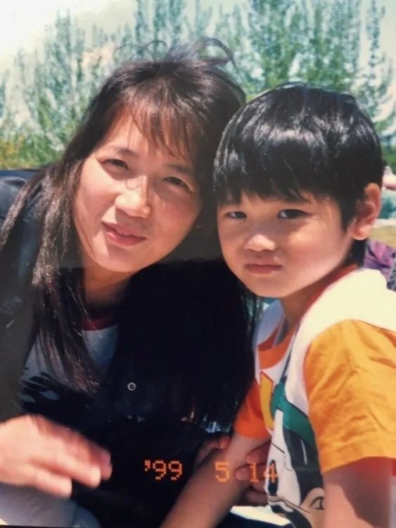 The Los Angeles Angels recently released a photo of Ohtani and her mother, Kayoko, in celebration of Mother's Day.  (Twitter capture)