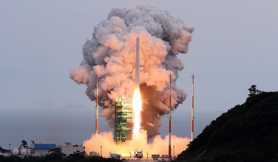 한국형 우주발사체 누리호(KSLV-Ⅱ)가 25일 오후 전남 고흥군 나로우주센터에서 발사되고 있다. 항공우주연구원 제공