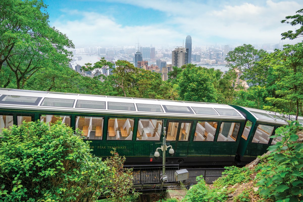 홍콩에서 가장 높은 빅토리아피크로 올라가는 피크 트램