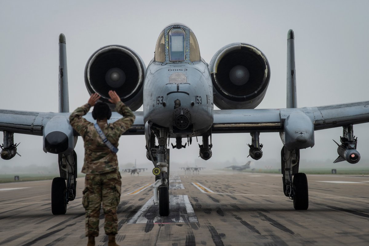 주한 미 공군이 지난 5일 오산 공군기지에서 실시한 ‘매머드 워크’ 훈련 사진을 27일 공개했다. 미 공군 페이스북